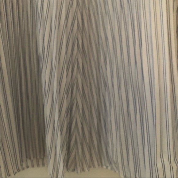 NWT Vince button down shirt with pleated back. Size XL - Picture 8 of 10